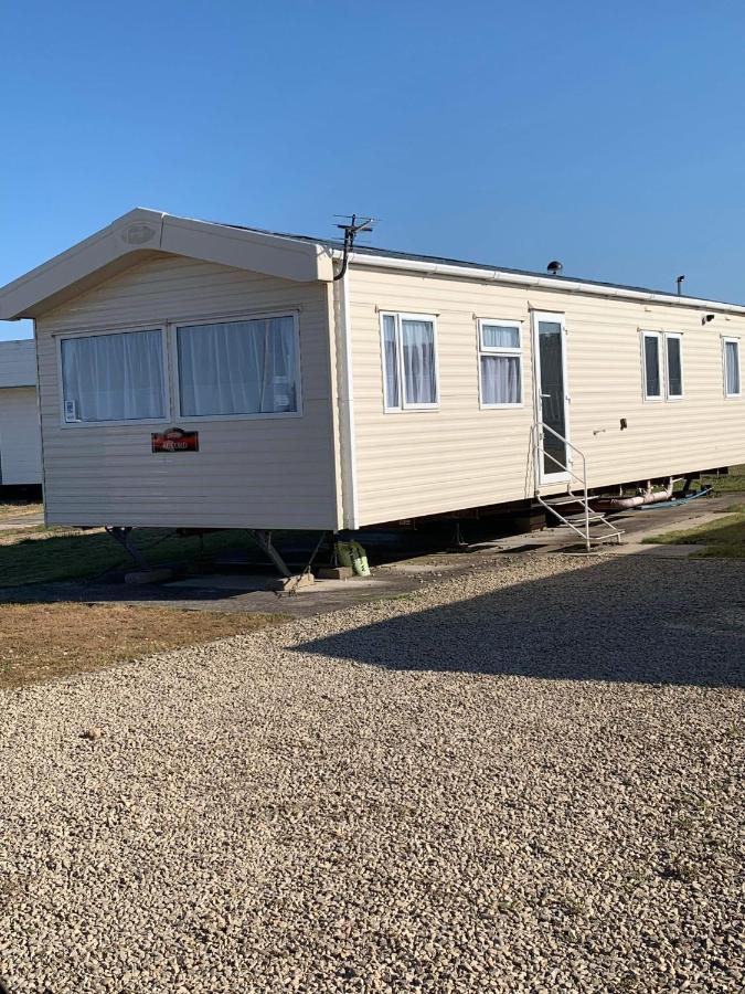Highway Hotel Lossiemouth Bagian luar foto