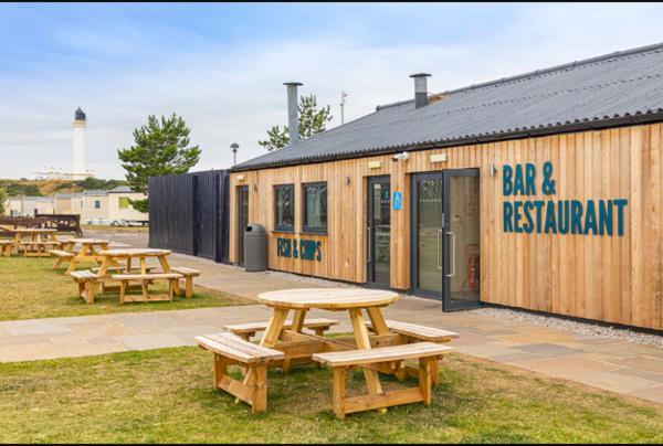 Highway Hotel Lossiemouth Bagian luar foto