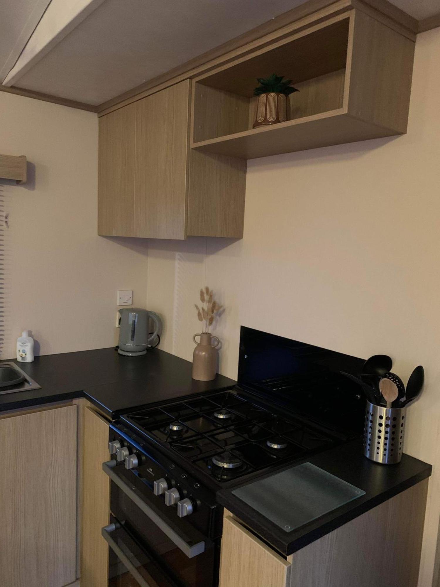Highway Hotel Lossiemouth Bagian luar foto