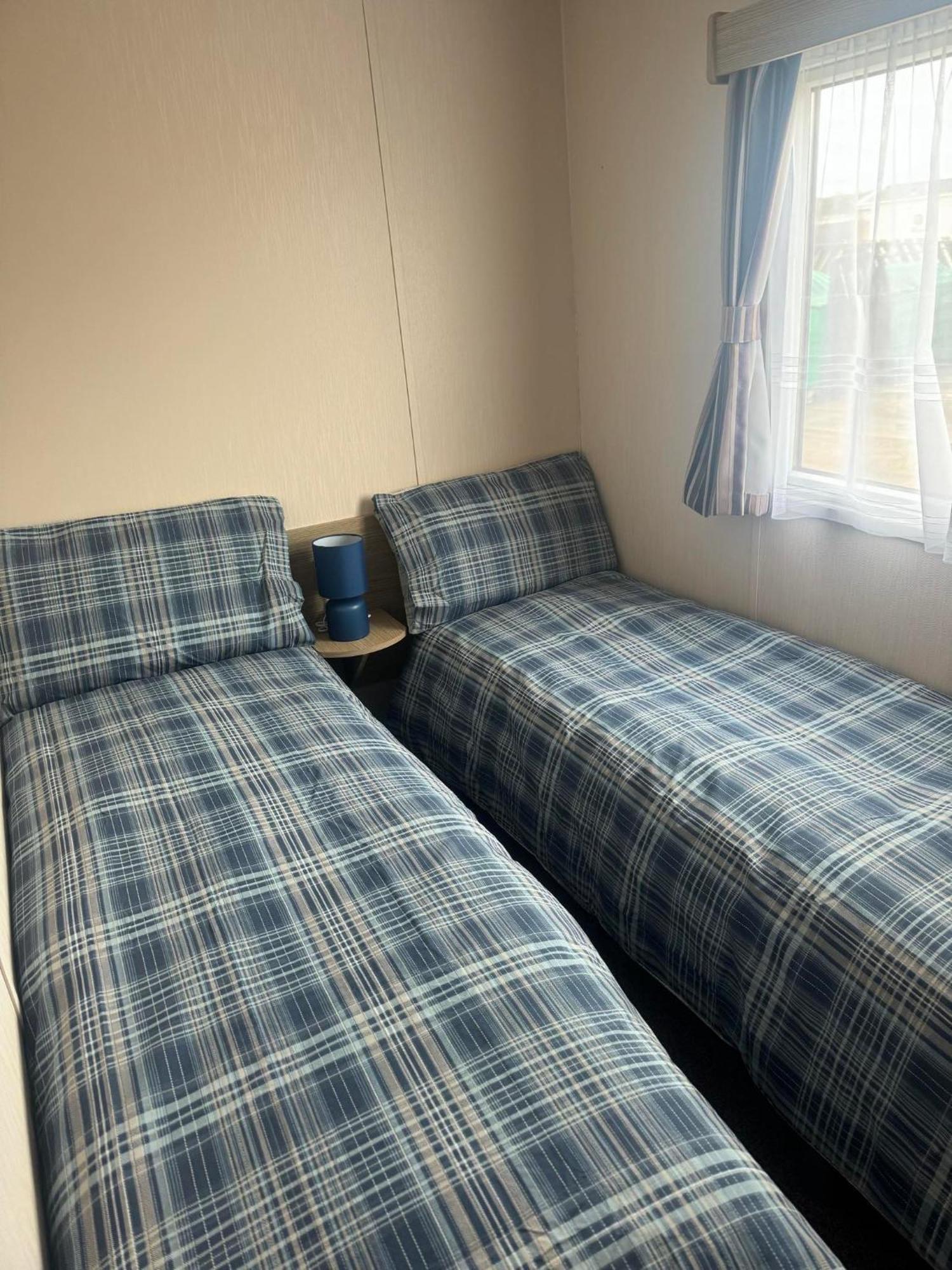 Highway Hotel Lossiemouth Bagian luar foto